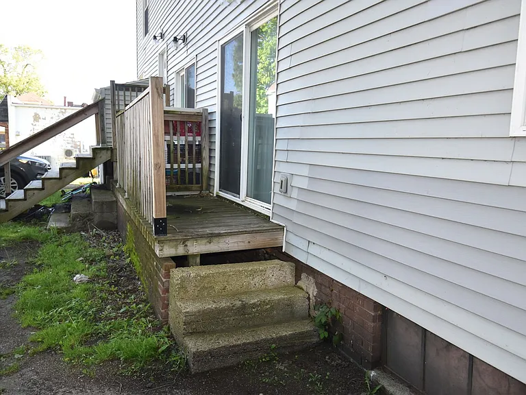 111-113 S West St — Photo 31