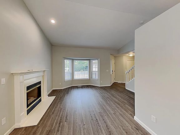 2nd image of 15596 Mulberry Dr SE