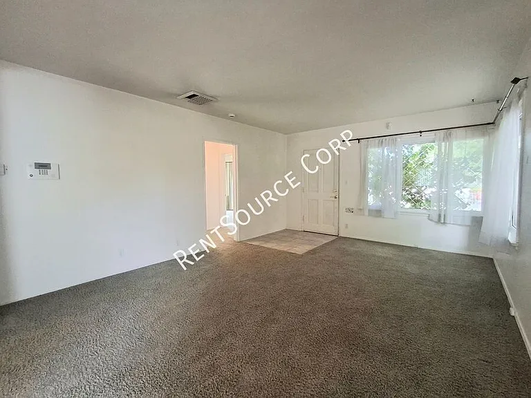 24654 Walnut St — Photo 5