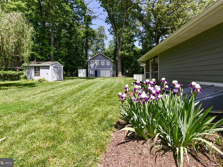 14 Oak Ln — Photo 57
