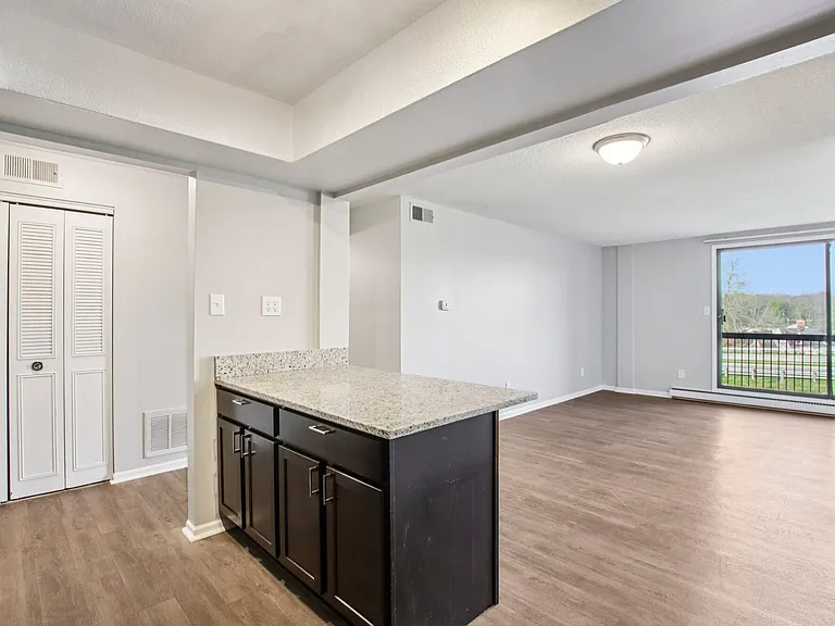 Edgewater Apartments — Photo 12