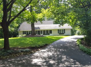 172 Stonegate Rd, Trout Valley, IL 60013