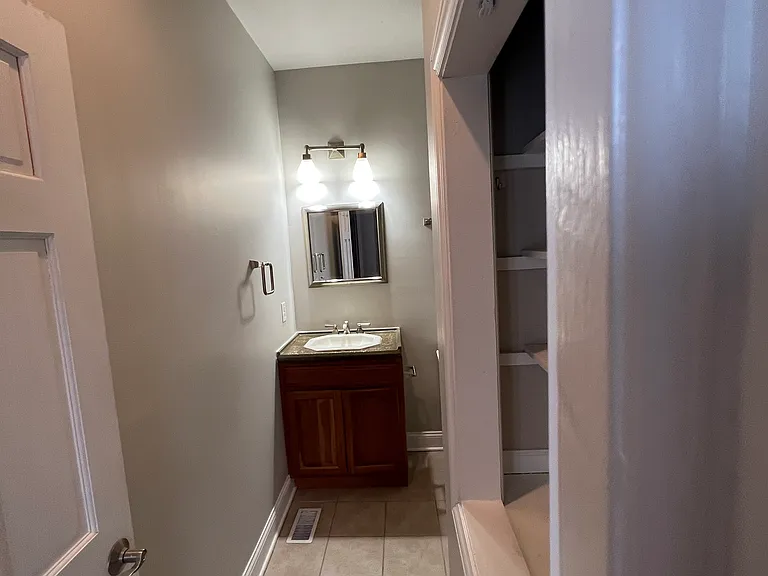 901 S Front St — Photo 10