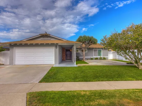 19081 Bikini Ln, Huntington Beach, CA 92646