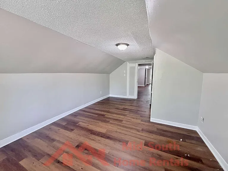 1561 Foster Ave — Photo 20