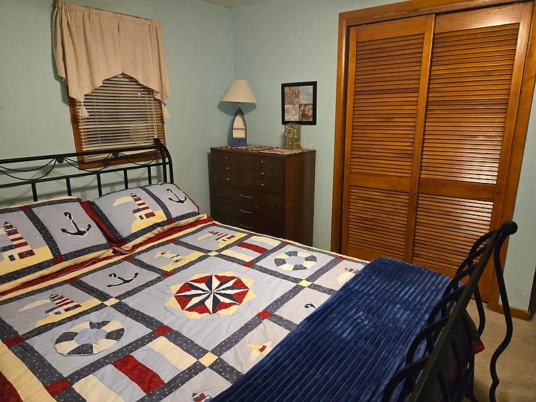 213 Hickory St #STUDENT RENTAL — Photo 9