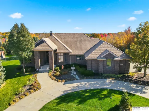 931 N 143rd Avenue Cir, Omaha, NE 68154