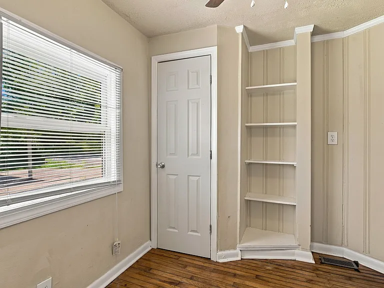 501 Weakley Ave — Photo 24