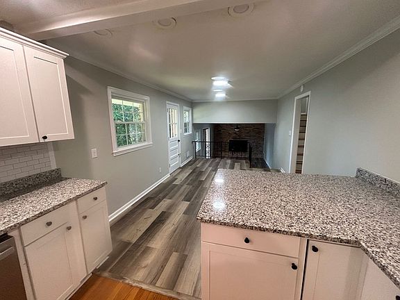 3rd image of 26 Nob Hill Rd