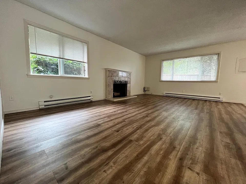Living area w/fire place