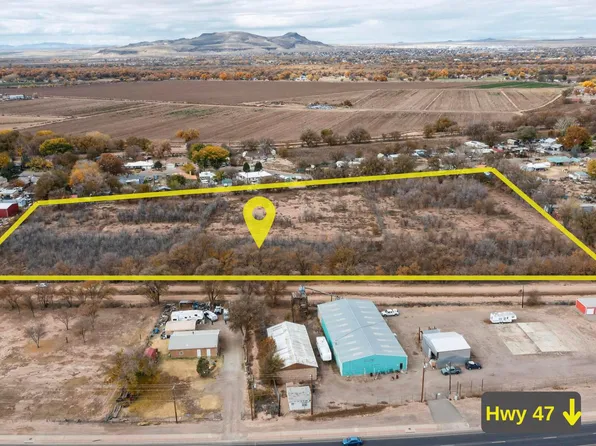 6 Roberts Cir, Los Lunas, NM 87031
