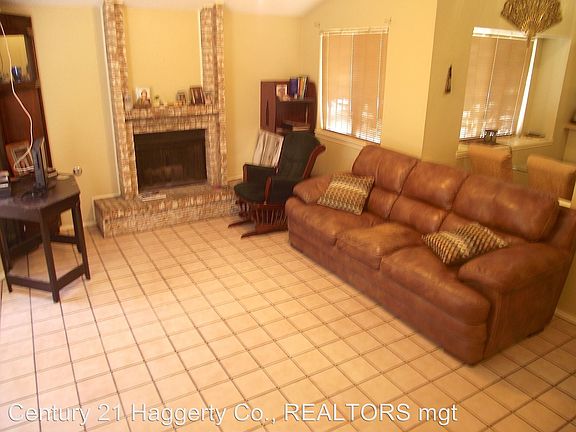 3rd image of 633 Mary Stuart Dr