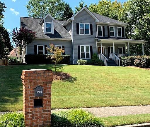 3rd image of 2225 Peachford Ln