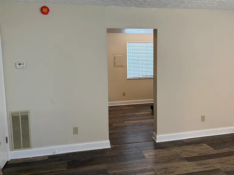 2415 Glenmawr Ave — Photo 18