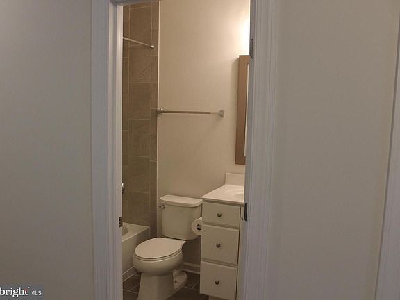 5th image of 20688 Glenmont Ter