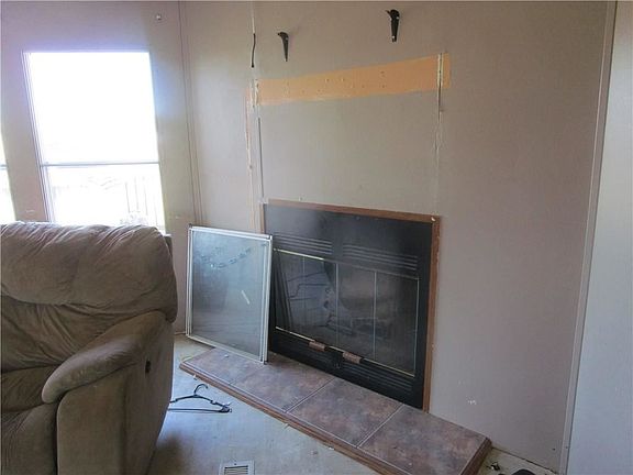 5th image of 10011 Whispering Meadows Dr S