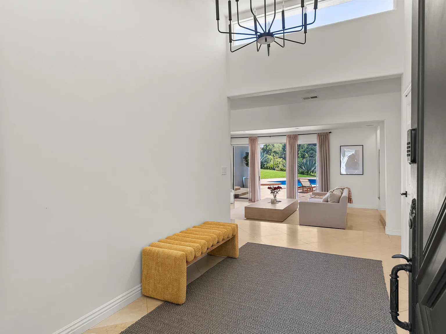 5 bed, 3837 sqft, $13,800 — Photo 3