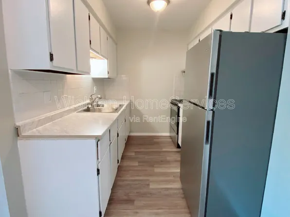 204 Charleston Blvd, Macomb, IL