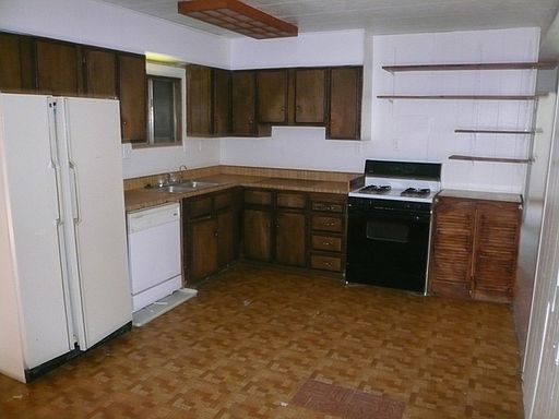 2nd image of 5485 Everglade St