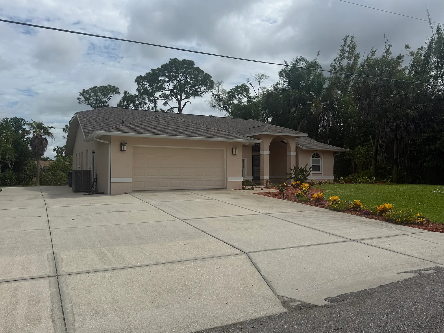 3 bed, 1951 sqft, $2,800 — Photo 2