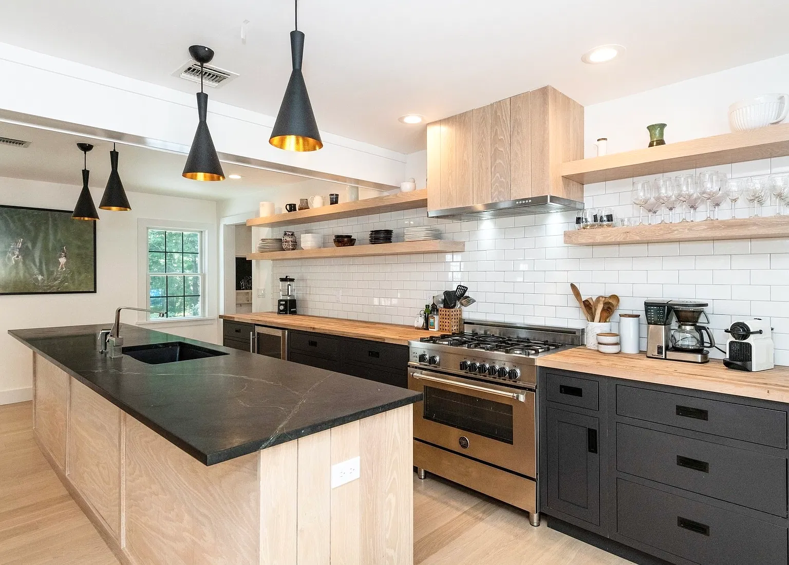 Renovated In Southampton With Private Beach, Tennis & Marina!! — Photo 2