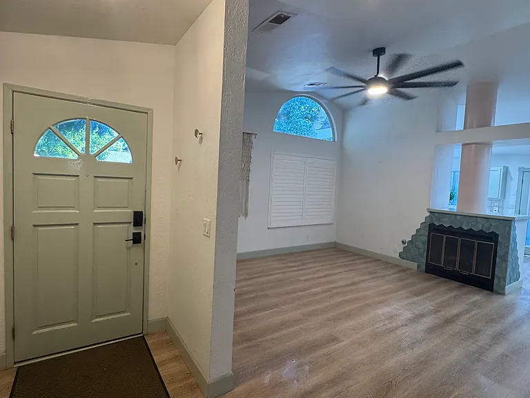 2211 N Pinkham St — Photo 4