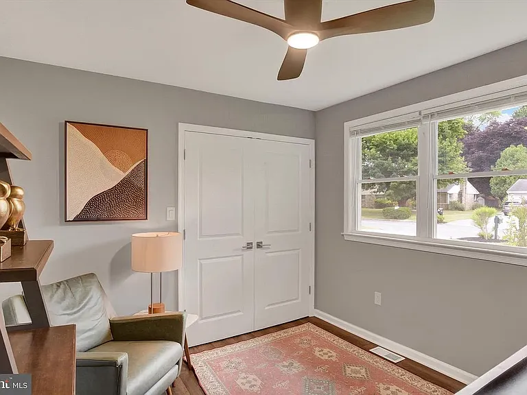 225 E Glenn Rd — Photo 17