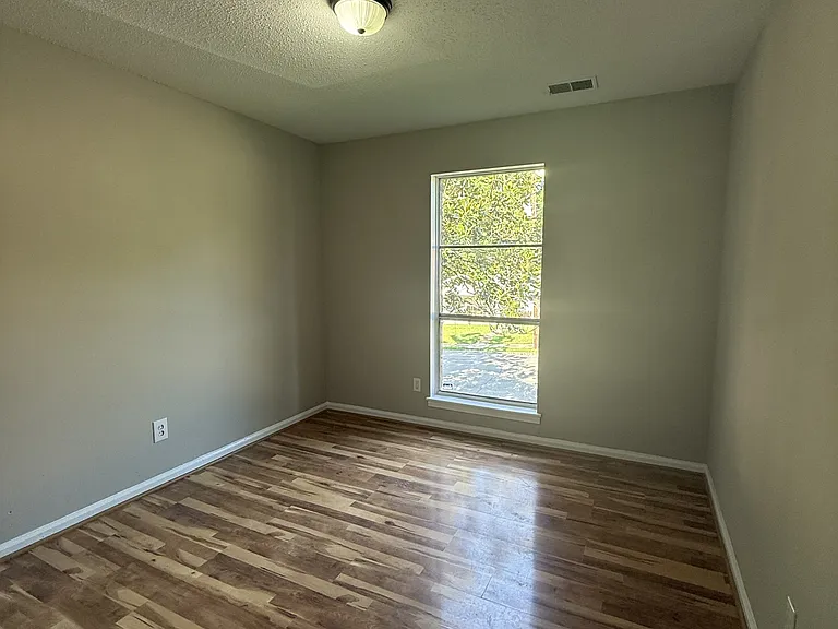 229 Oregon St — Photo 7