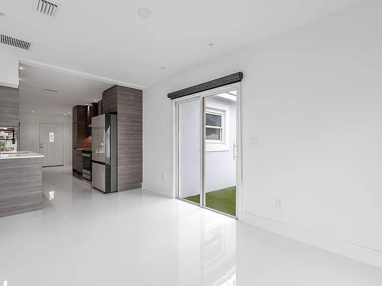 626 NW 7th St — Photo 14
