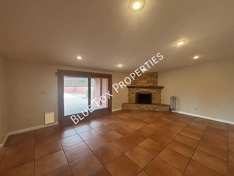 729 N Alamo Ave — Photo 6
