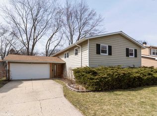 1410 S Robert Dr, Mount Prospect, IL