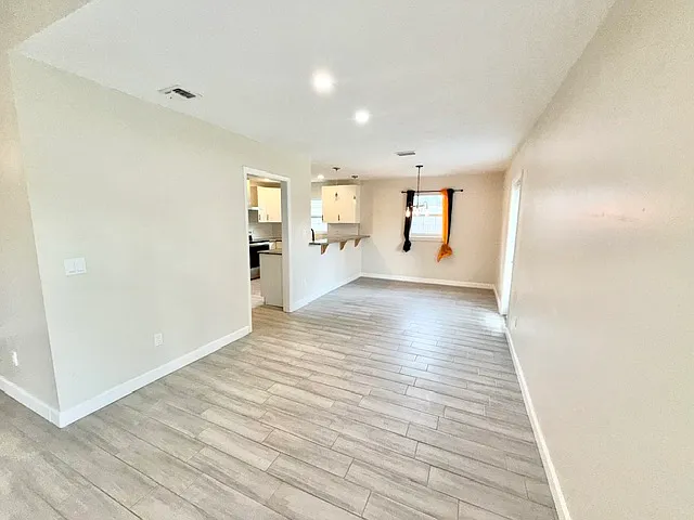 3 bed, 1399 sqft, $2,495 — Photo 4