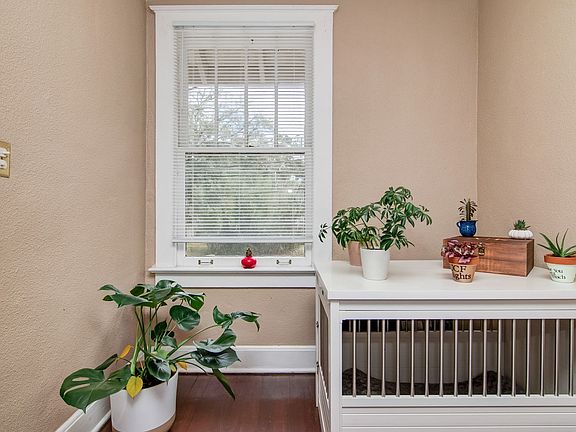 5th image of 432 Cathcart Ave APT 2
