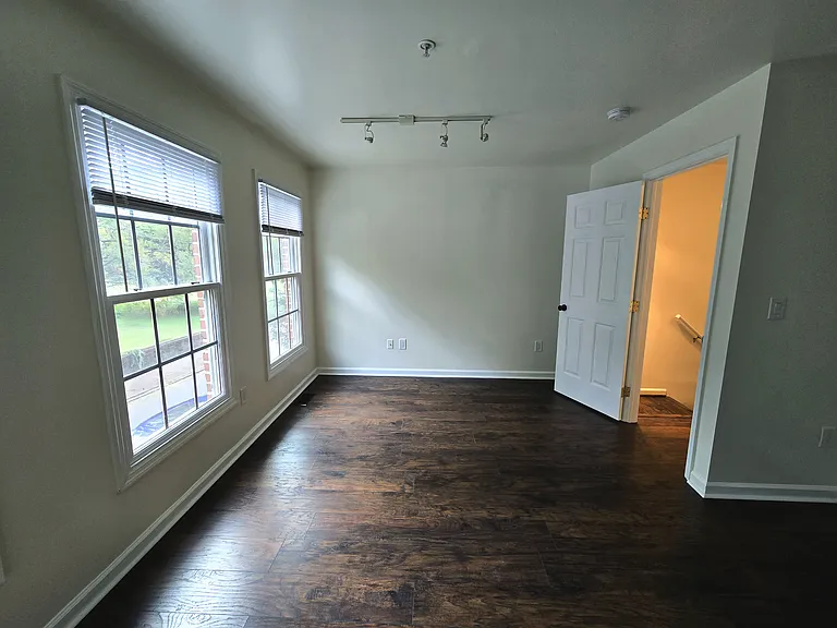 514 Saint Mary St — Photo 21