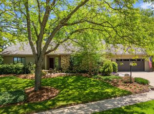 807 Knollwood Ct, Waukesha, WI 53188
