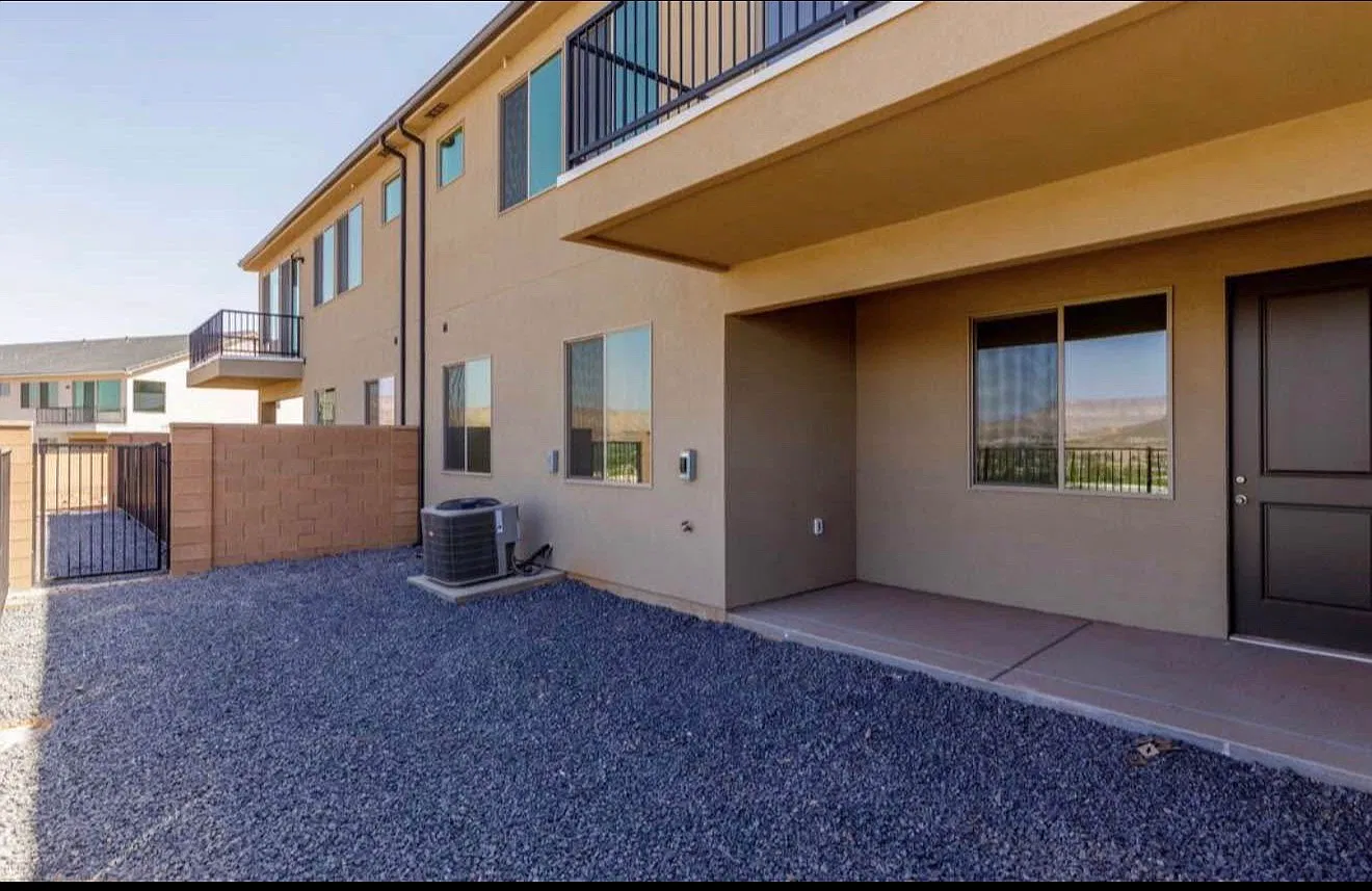 4 bed, 2500 sqft, $2,350 — Photo 2