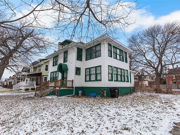 2nd image of 628 Taylor St