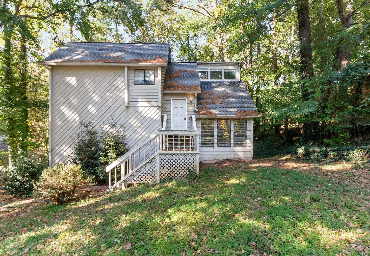 3 bed, 2.0 bath, 1842 sqft, $2,300 — Photo 2