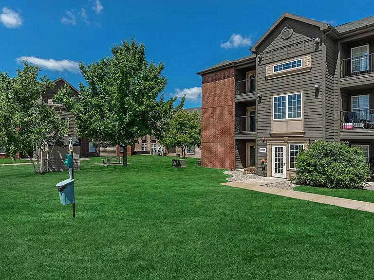 College Towne Apartments — Photo 8