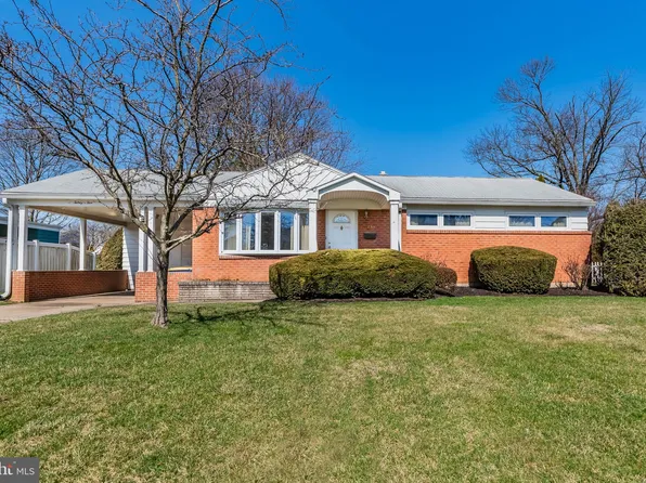 25 Scarsdale Dr, Camp Hill, PA 17011