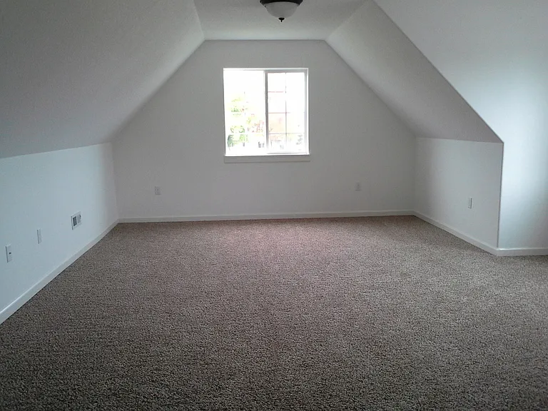 2642 Newton St — Photo 7