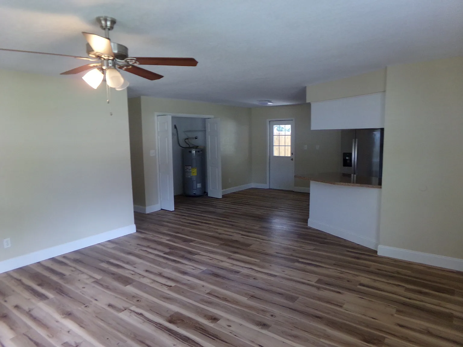 3 bed, 1290 sqft, $1,900 — Photo 3