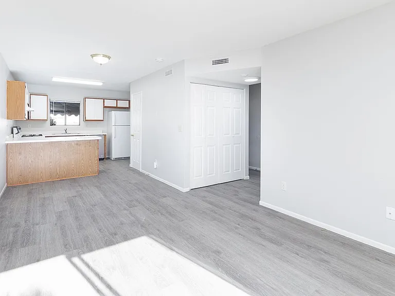 4825 N Robert Rd — Photo 5