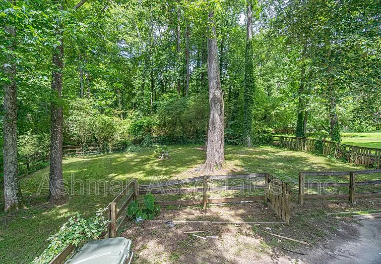 2402 Betsy Ct SW — Photo 38