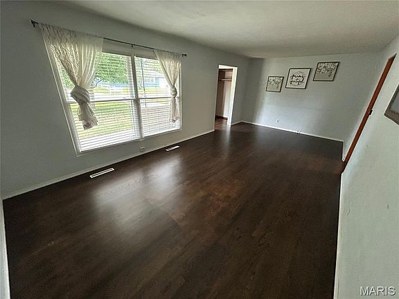 3rd image of 1349 Nelms Ave