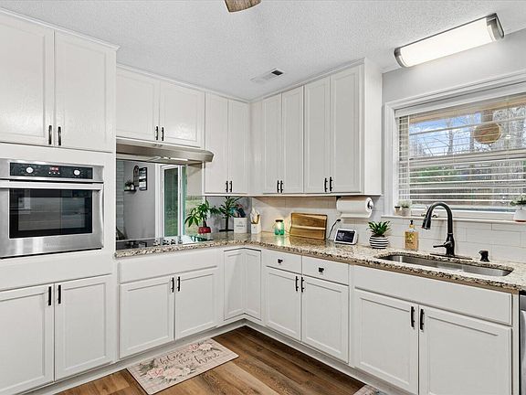 3rd image of 276 Catalina Dr