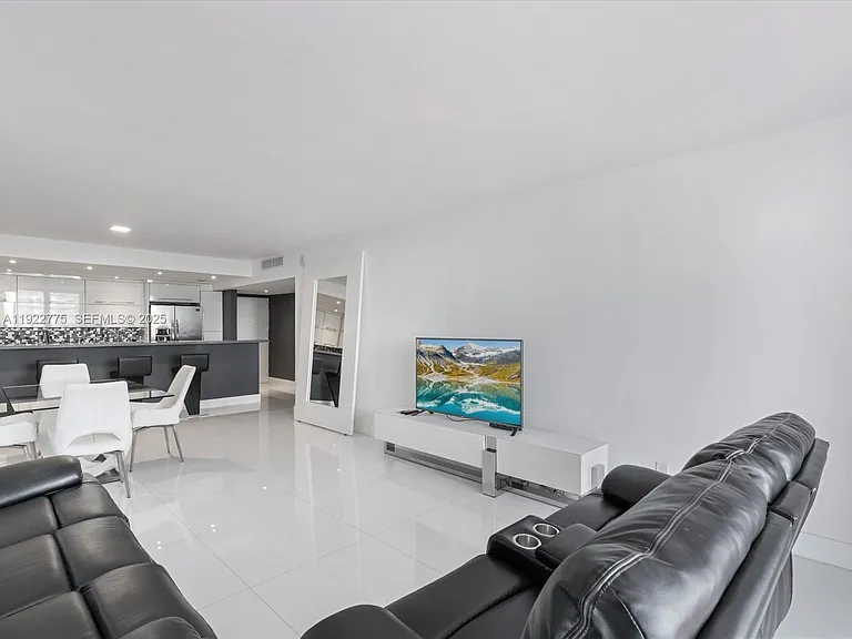 19370 E Collins Ave #627 — Photo 3