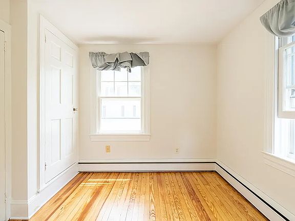 5th image of 410 S Washington St