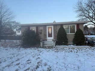 89 Newbury St, Dracut, MA 01826