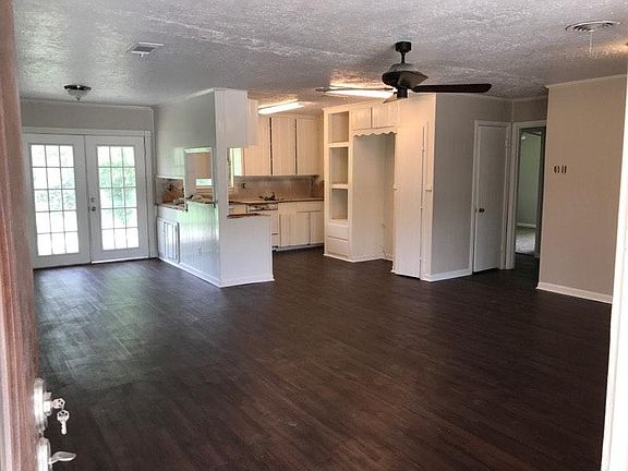 View of the dining and kitchen areas before the new tile flooring and the January 2023 repainting. New pictures coming soon. Or, better yet, come see it!!